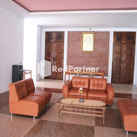 Wisma Suci Syariah Polewali Mandar Mitra Reddoorz Matakali Exterior foto